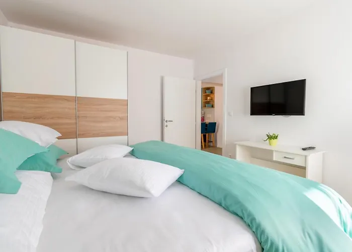 4 & 6 * Makarska