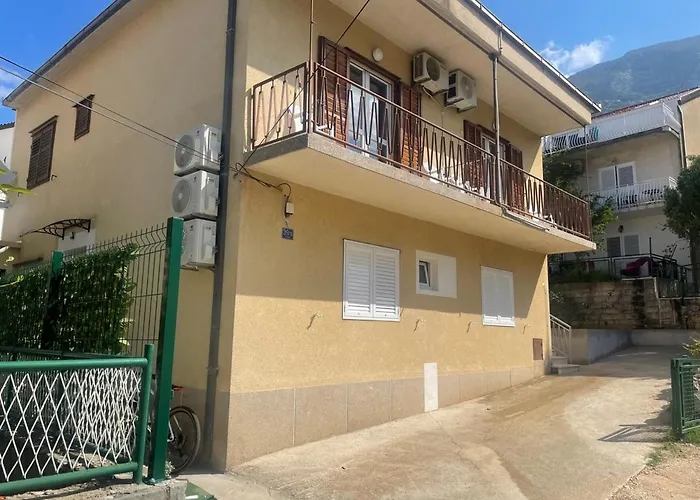 4 & 6 * Makarska