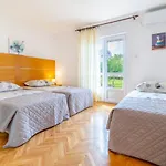 4 & 6 Apartment *