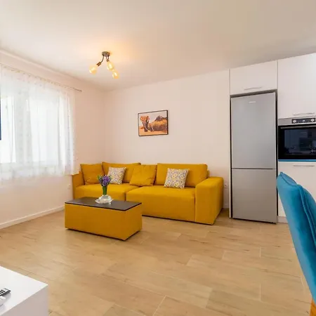 4 & 6 Makarska