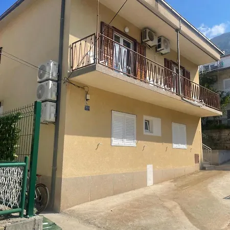 4 & 6 * Makarska